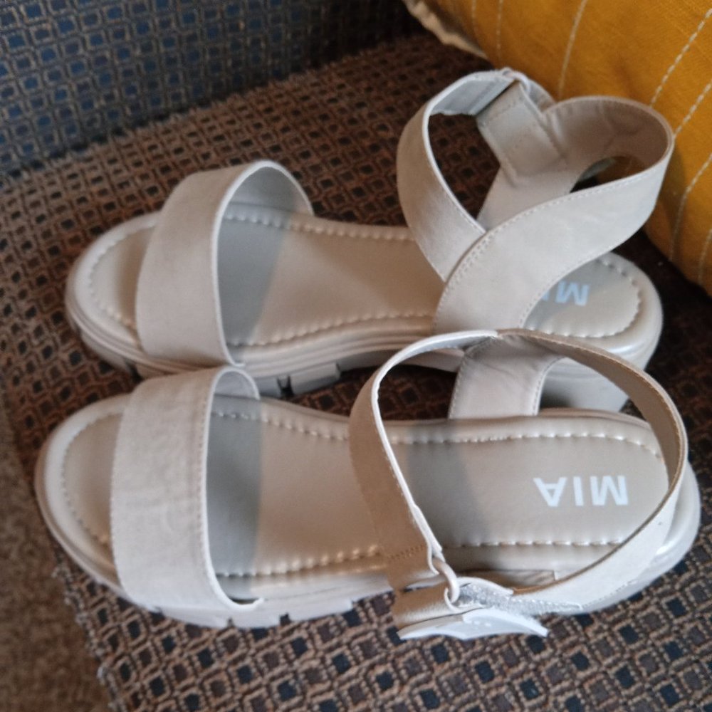 MIA BLOCK HEEL SANDALS